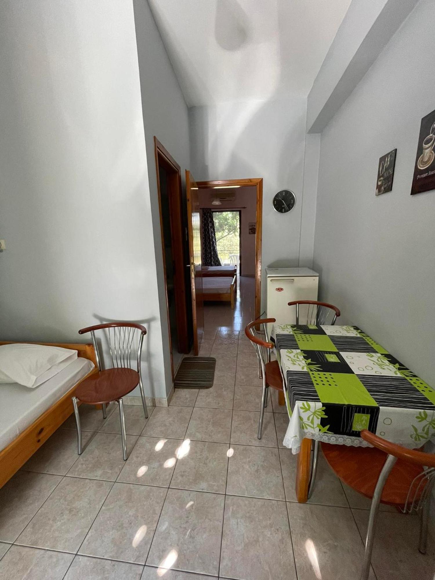 Yfantis Sakis Apartment'S Eratiní Eksteriør billede