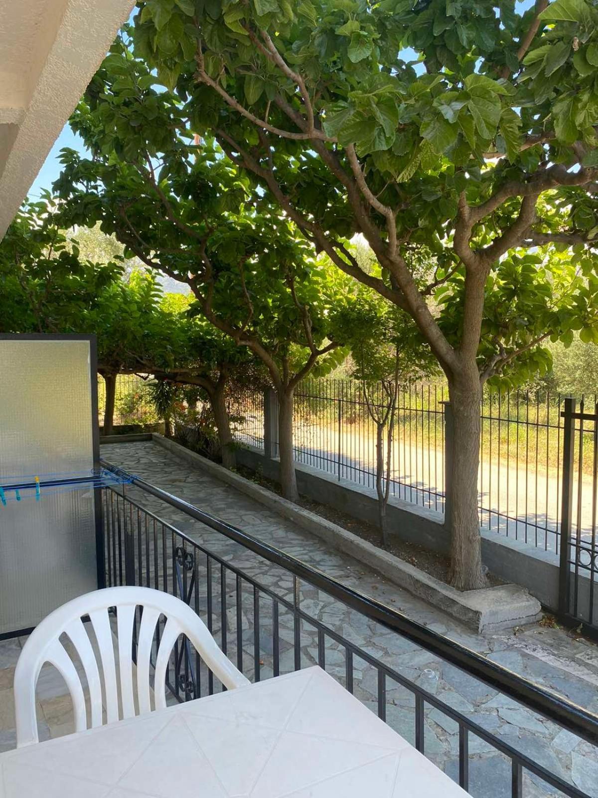 Yfantis Sakis Apartment'S Eratiní Eksteriør billede